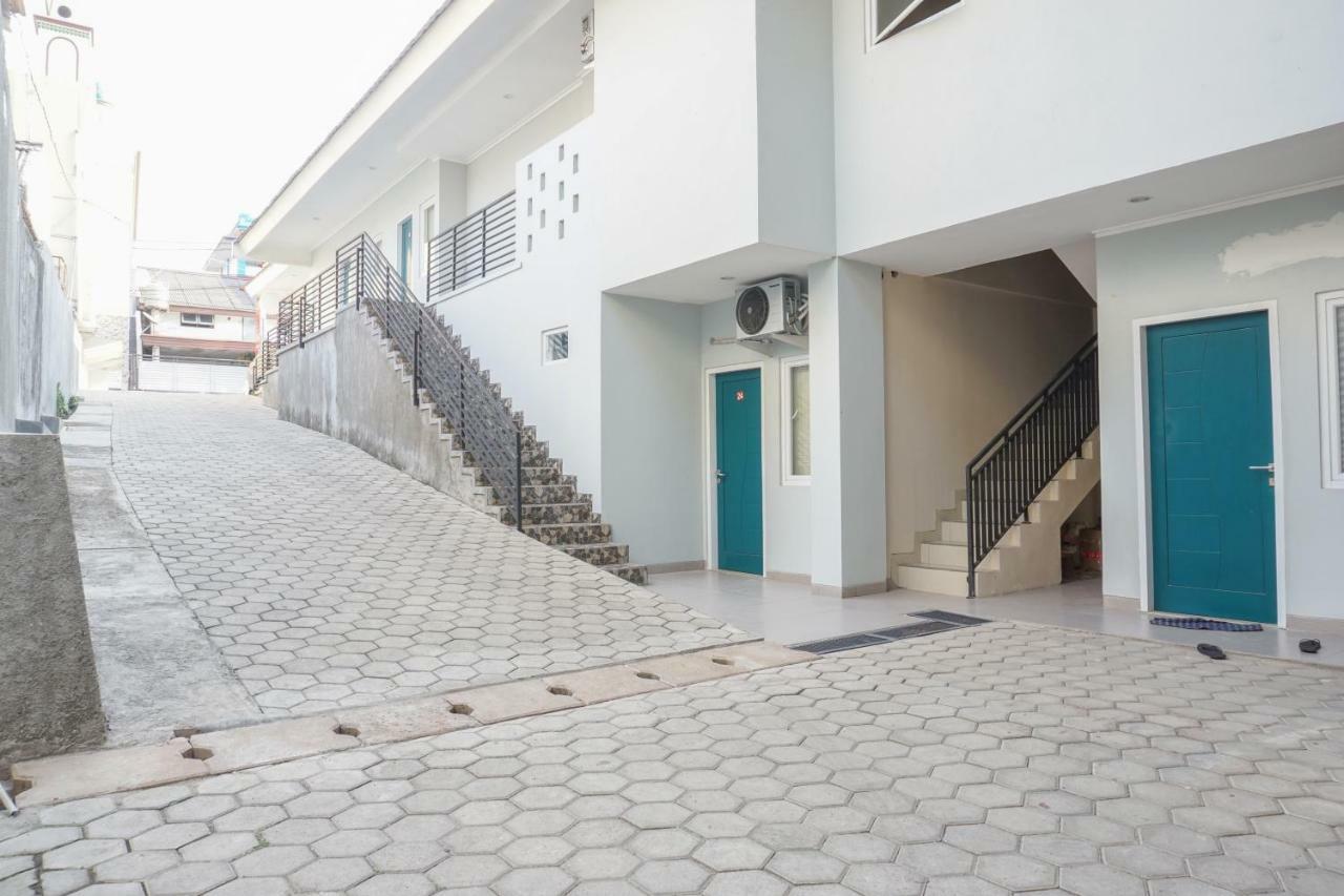 Residences by RedDoorz near MT Haryono - Minimum Stay 7 Days Dżakarta Zewnętrze zdjęcie